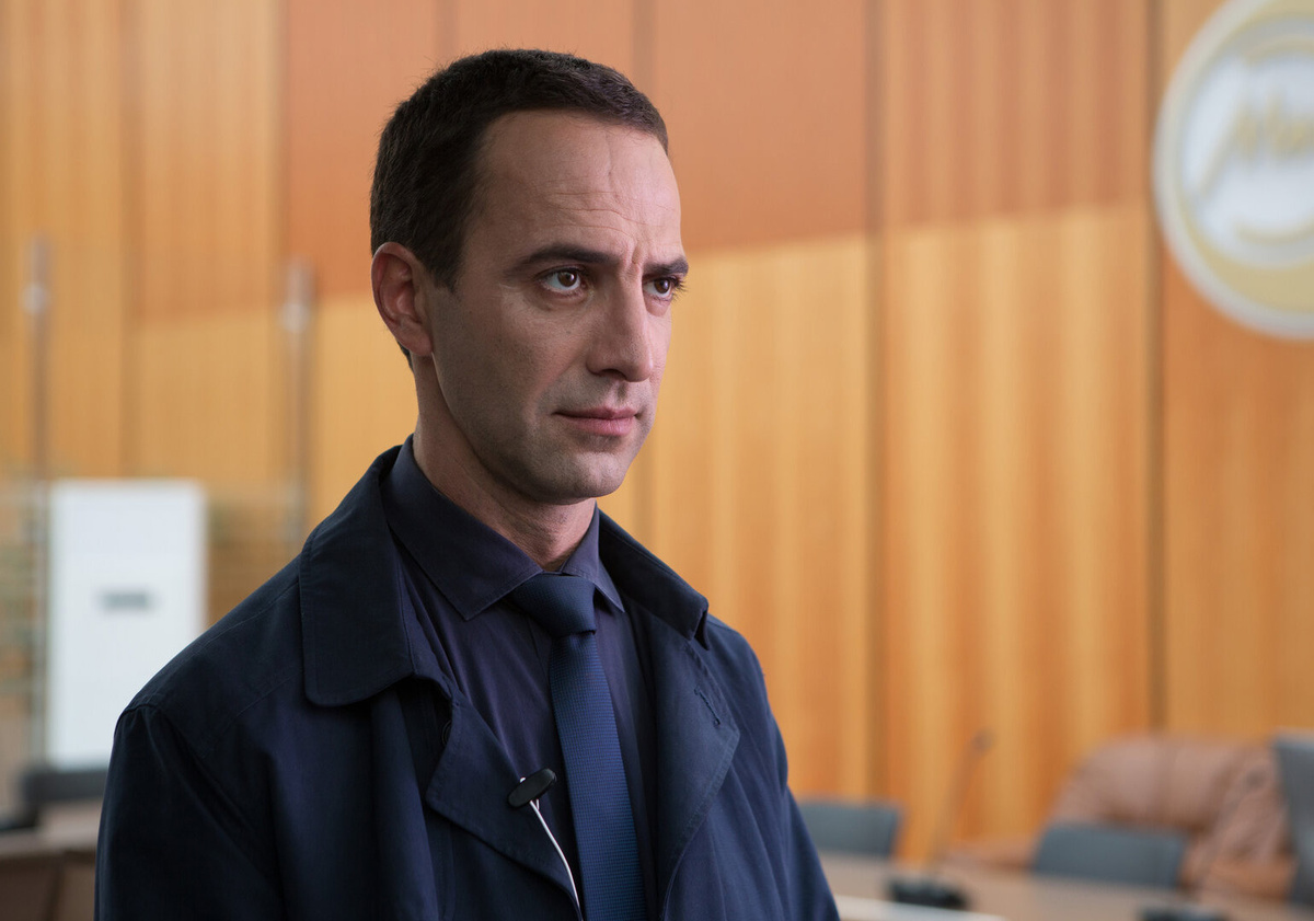 Илья Любимов в роли Алексея Платова