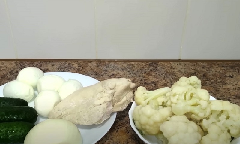 Царский салат с курицей и цветной капустой: вкус, который удивит каждого