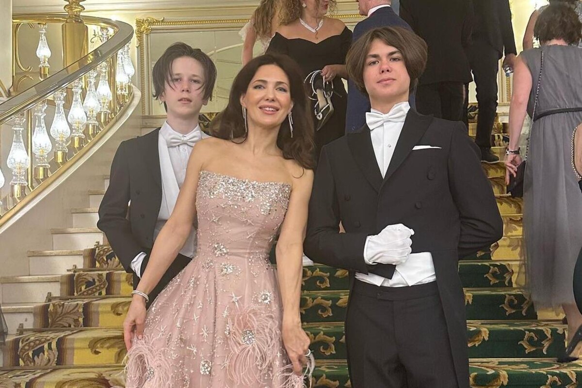    Екатерина Климова с сыновьями от Игоря Петренко Социальные сети