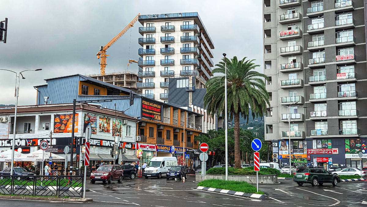 Центральная площадь Махинджаури 