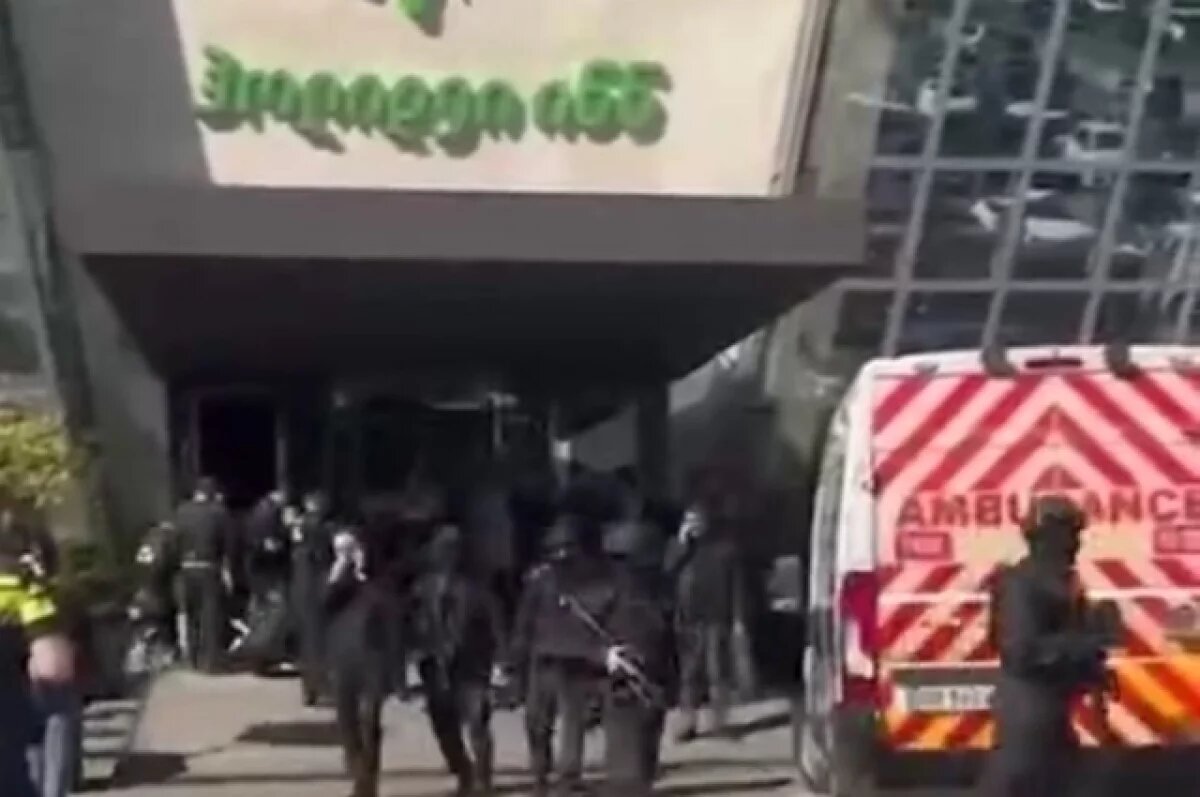    Вооруженный мужчина, взявший заложника в гостинице в Тбилиси, задержан
