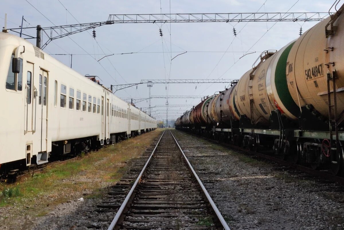    Легковушка столкнулась с пассажирским поездом в Адыгее