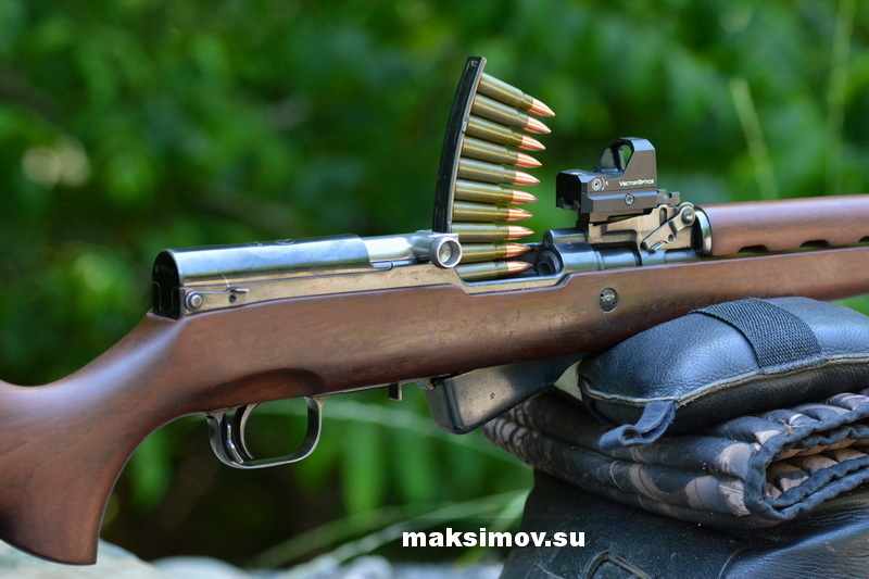 Карабин СКС
с коллиматорным прицелом
на кронштейне Рассолова