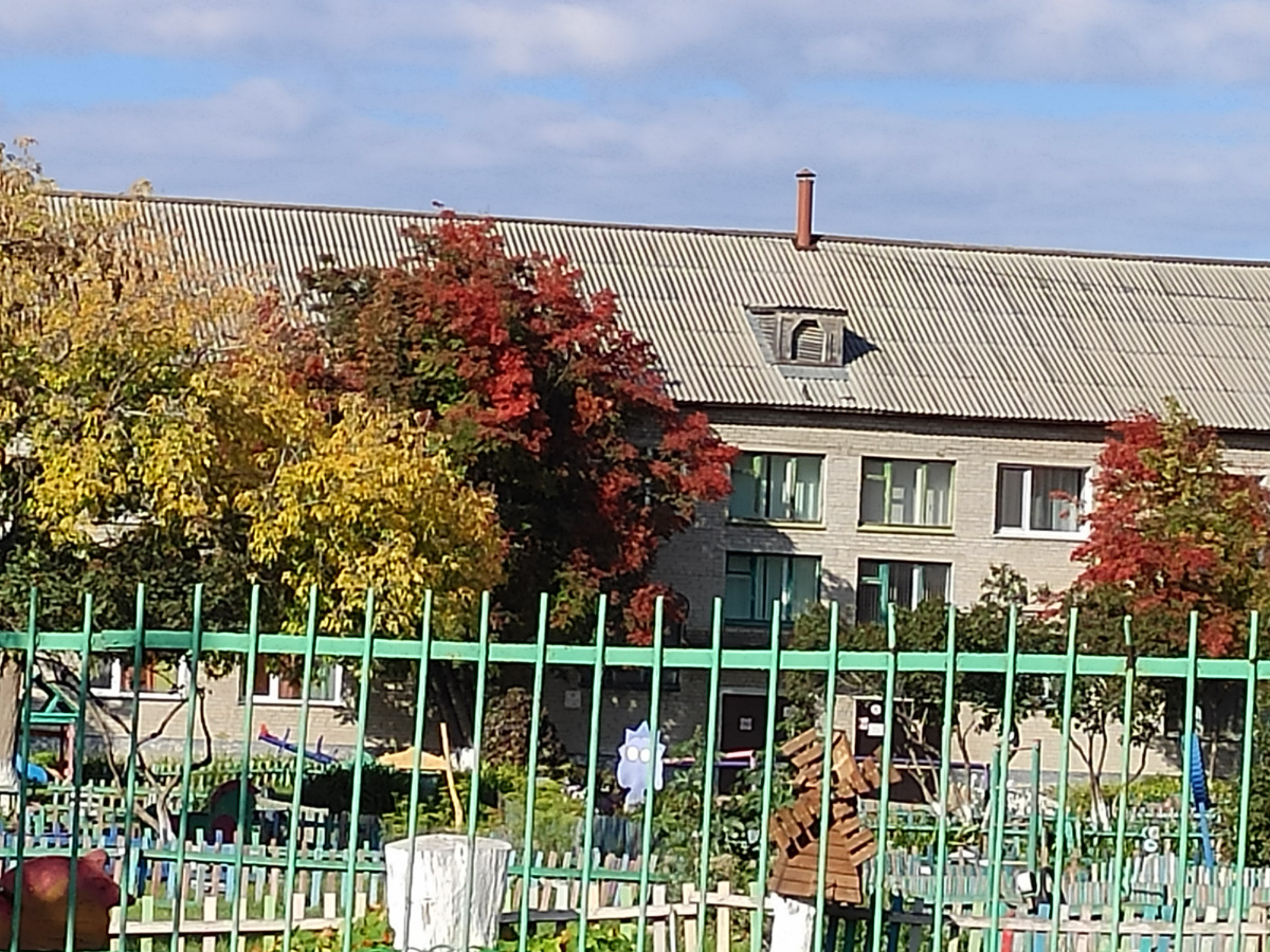 Это детский садик возле нашего дома.