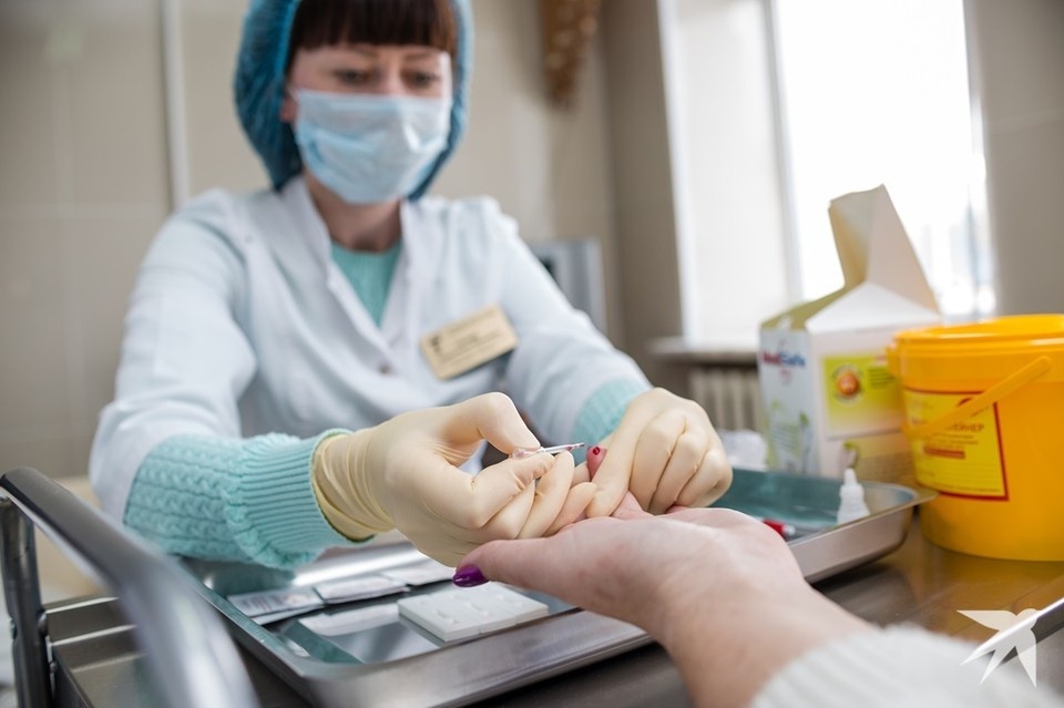    Андрей решил сдать тест на ВИЧ за компанию с коллегами, а через 10 минут он узнал о положительном результате. Валерий ЗВОНАРЕВ