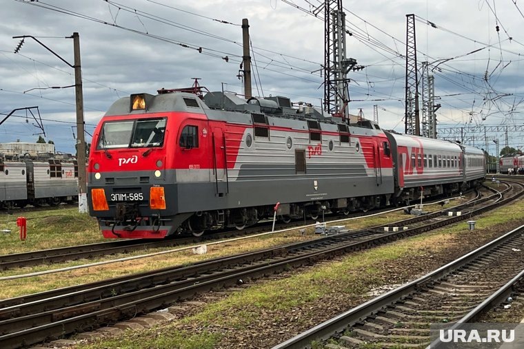    Женщина переходила пути в неположенном месте