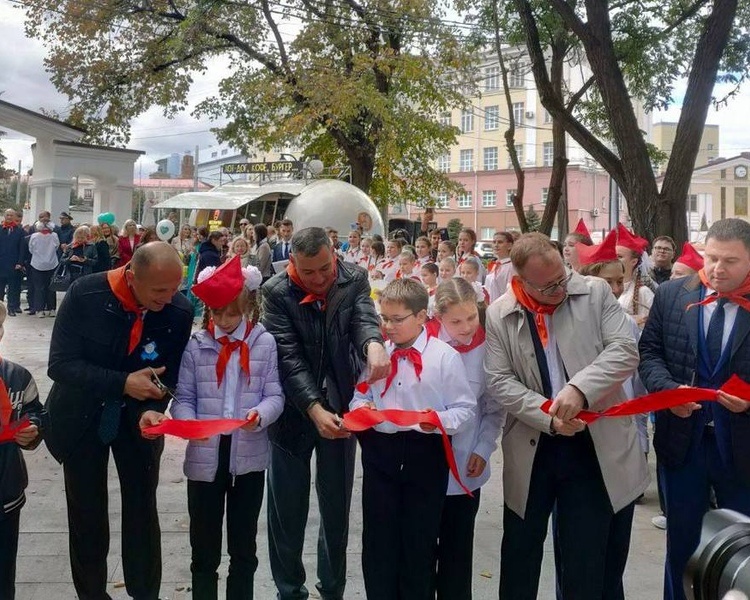     В Курске на Перекальского открыли после реконструкции Парк пионеров