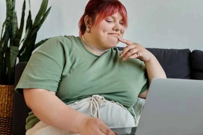    Высокие степени ожирения могут говорить о гормональных нарушениях и переедании, они определенно не приносят пользы.