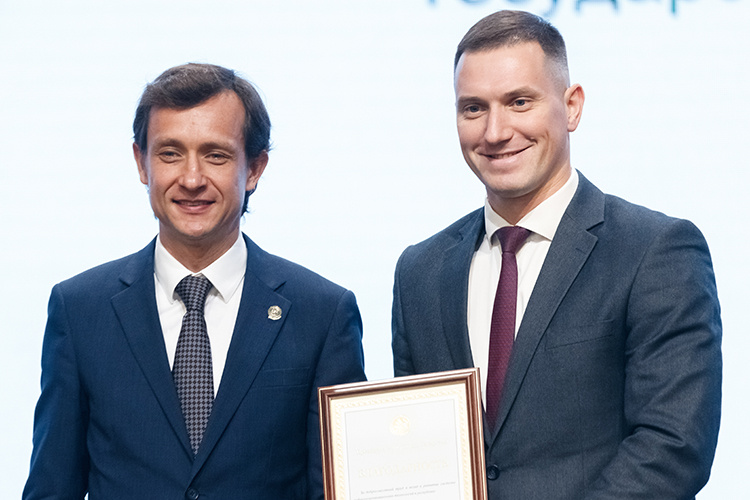    Айрат Хайруллин сегодня утром официально покинул свой пост, и новым министром стал первый заместитель Хайруллина Илья Начвин.   
Фото: «БИЗНЕС Online»