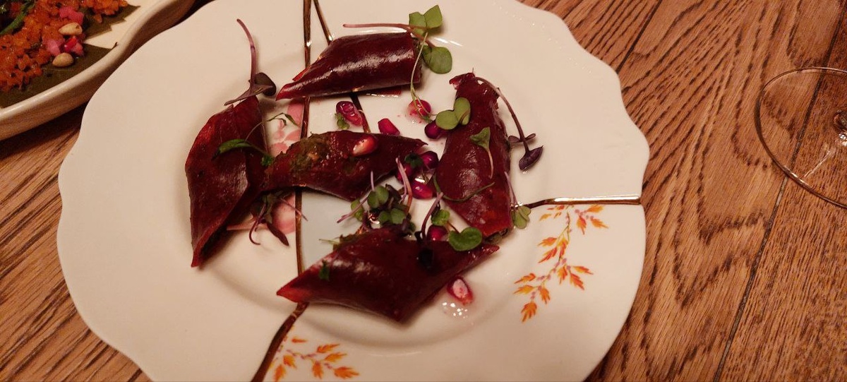 Авелук с кислым лавашом и чесночным соусом