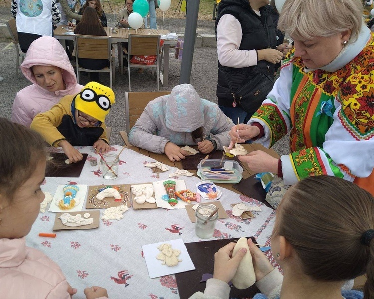     В Курске на Полугоре для детей организовали мастер-классы