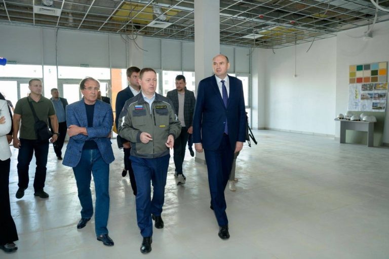    Евгений Солнцев проконтролировал строительство крупнейшей школы в Оренбуржье Оренбуржье