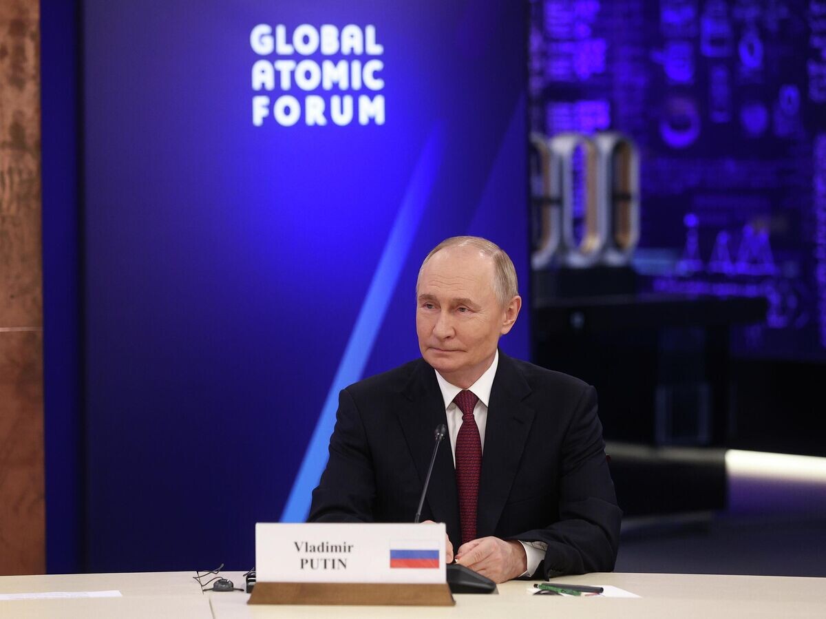    Президент России Владимир Путин на Глобальном атомном форуме в рамках "Мировой атомной недели" на ВДНХ© РИА Новости / POOL