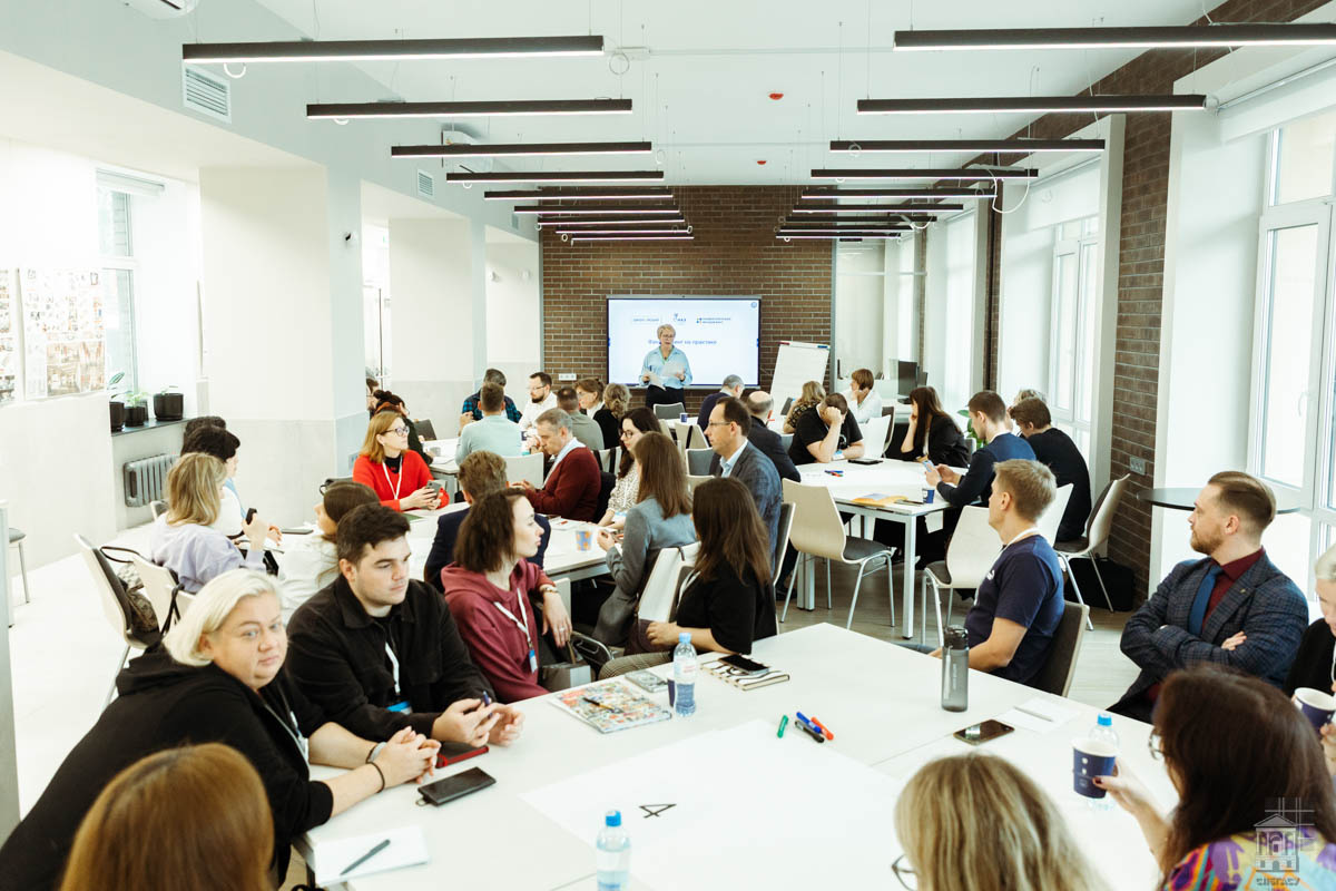 Участники семинара решают практические задания