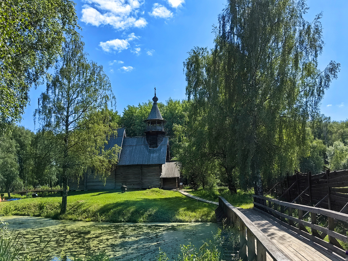 В музее деревянного зодчества "Костромская слобода"