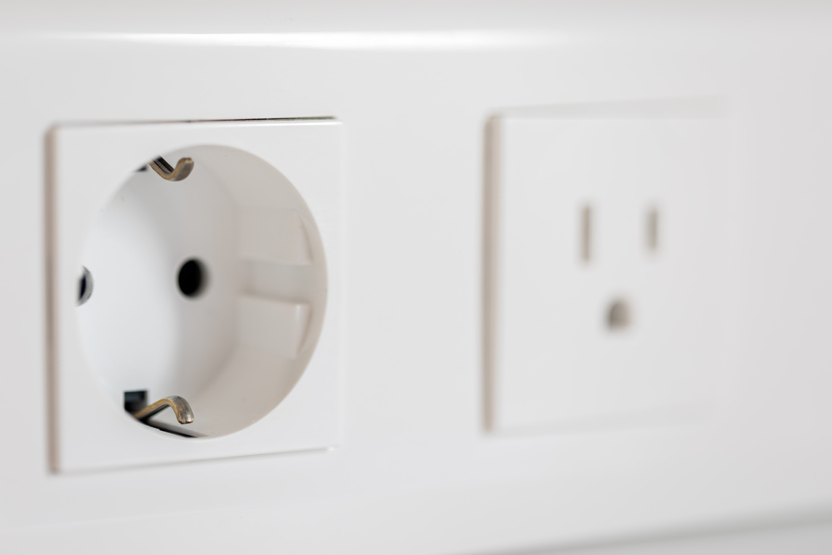    Почему в России в розетке именно 220 вольт? Разбираемся