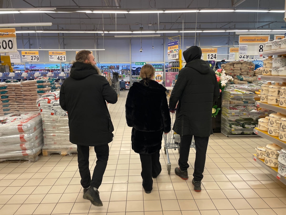    Сотрудница супермаркета поделилась, какие продукты лучше не покупать в супермаркетах и обходить стороной