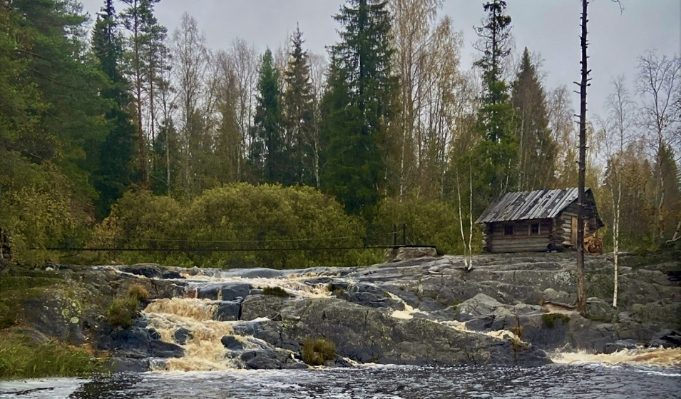 Были в октябре — туристов почти нет, красота без толпы, редкий бонус для популярного места.