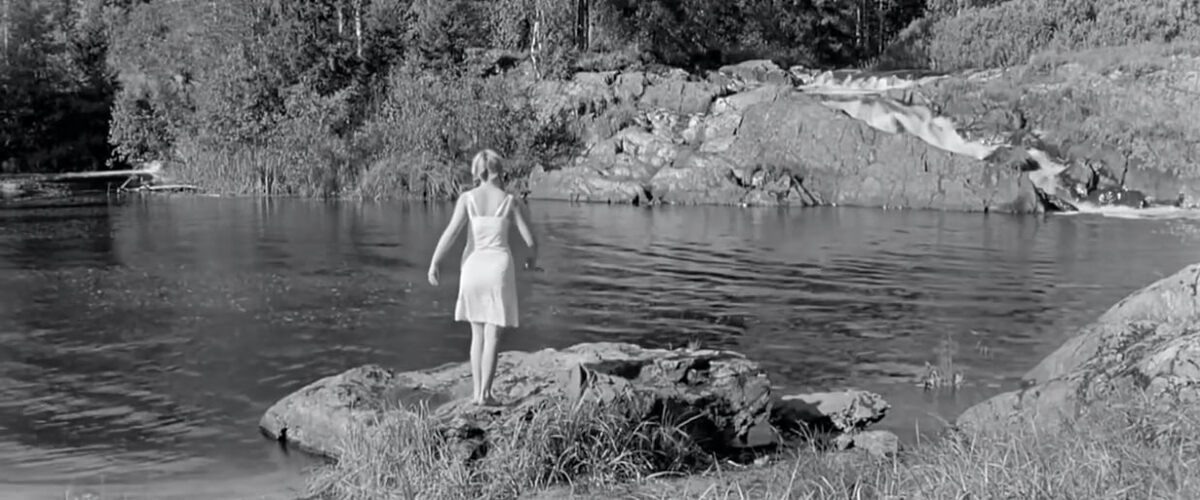 Можно буквально повторить кадры из кино (и да, многие туристы так и делают).