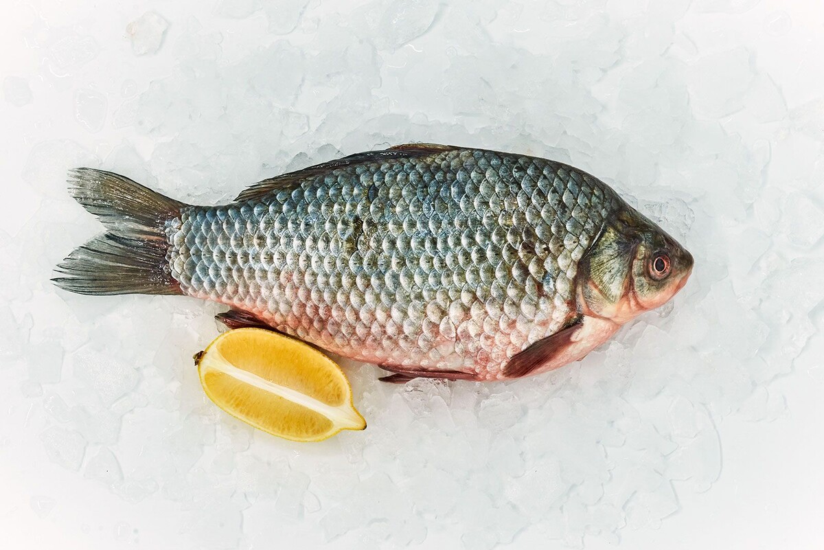    Свежая речная рыба на рынках "Москва - на волне"