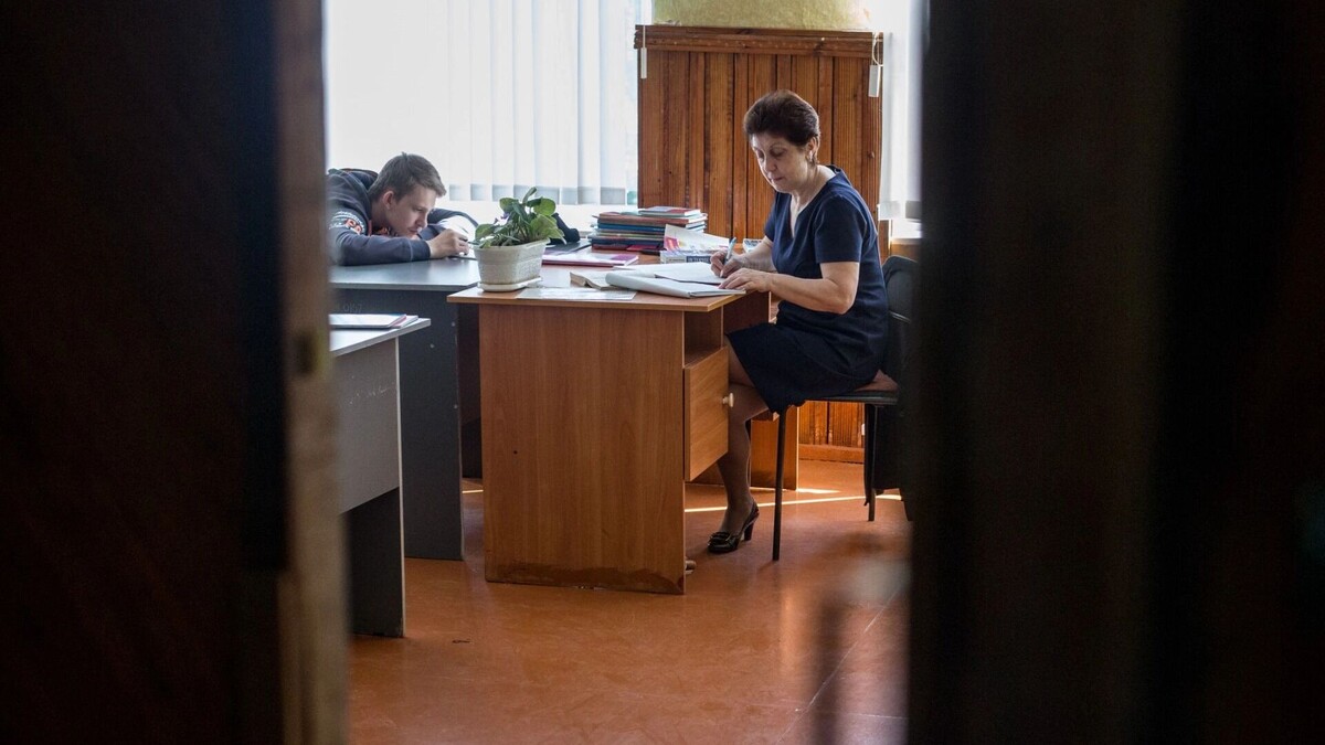 Учителя все чаще сталкиваются с издевательским отношением учеников и родителей. Автор: Сергей Бобылев. Фото: ТАСС
