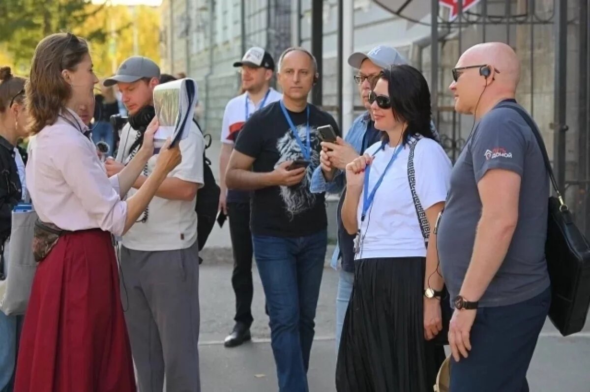    Иностранные блогеры прибыли в Омск, чтобы привлечь в регион переселенцев