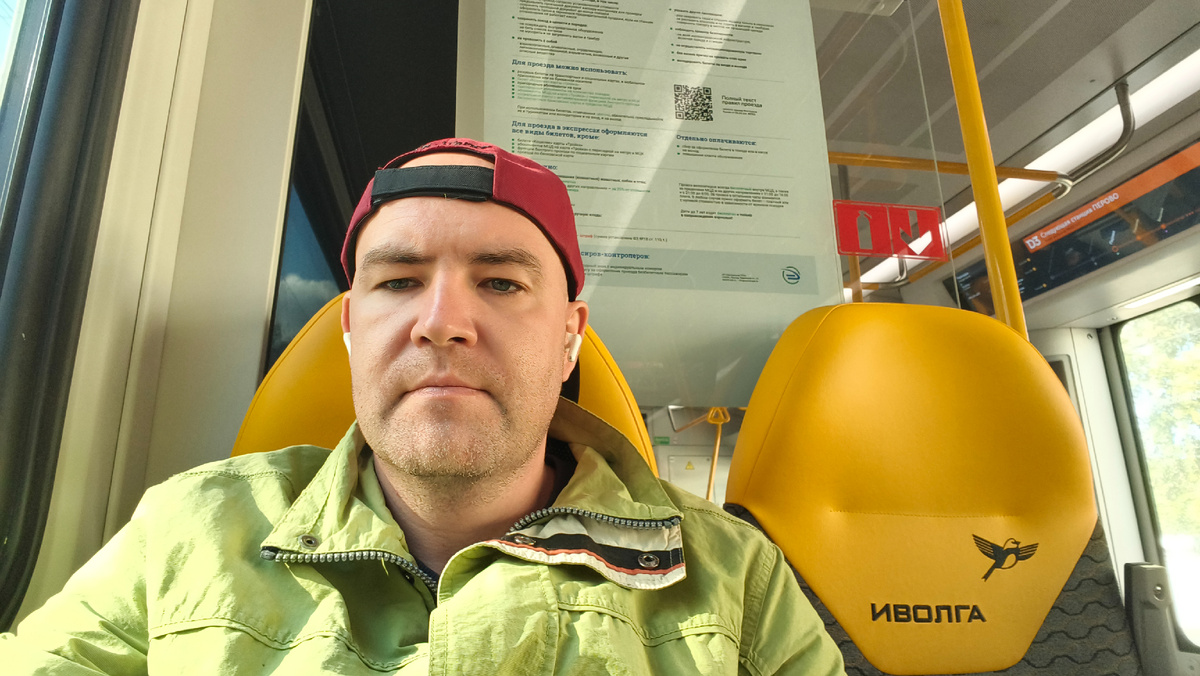 Я уже поработал курьером: 150 рублей в час и никакой тебе пенсии. И 6% налога не забудь отдать.