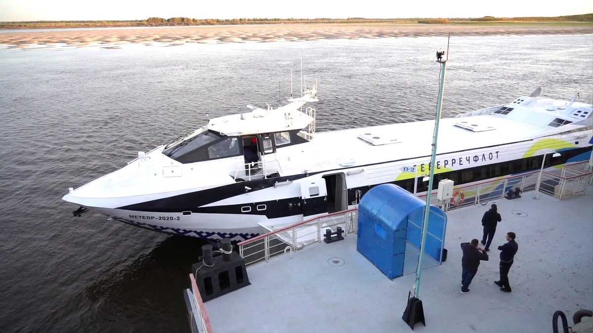    Югорчанам стало проще купить билет на теплоход - заработали терминалы