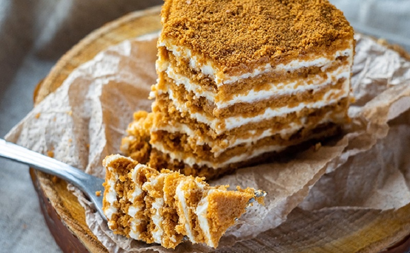 Медовик за полчаса: как приготовить домашний торт проще простого