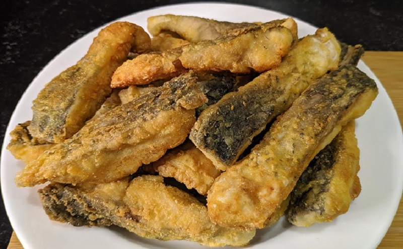 Рыба с хрустящей корочкой без масла и запаха: неожиданный способ жарки для современной кухни