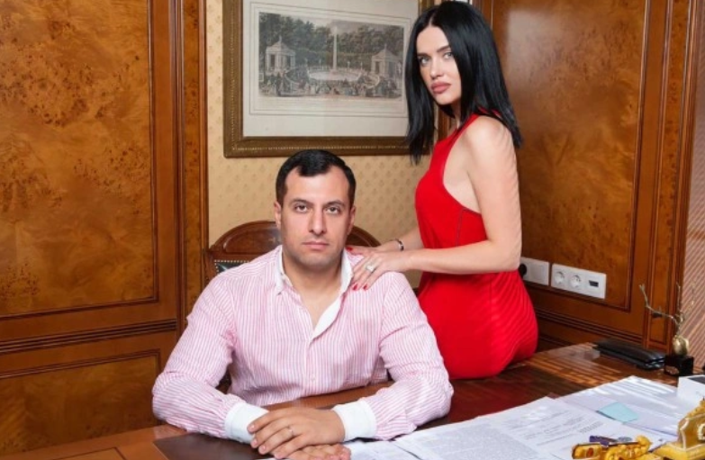    Авакян с бывшей женой Юлией. Фото: соцсети