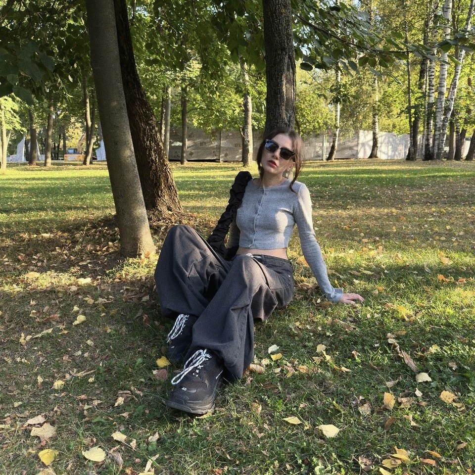 Эти джинсы я купила месяц назад, они идеально лежат сборками, классно пошиты