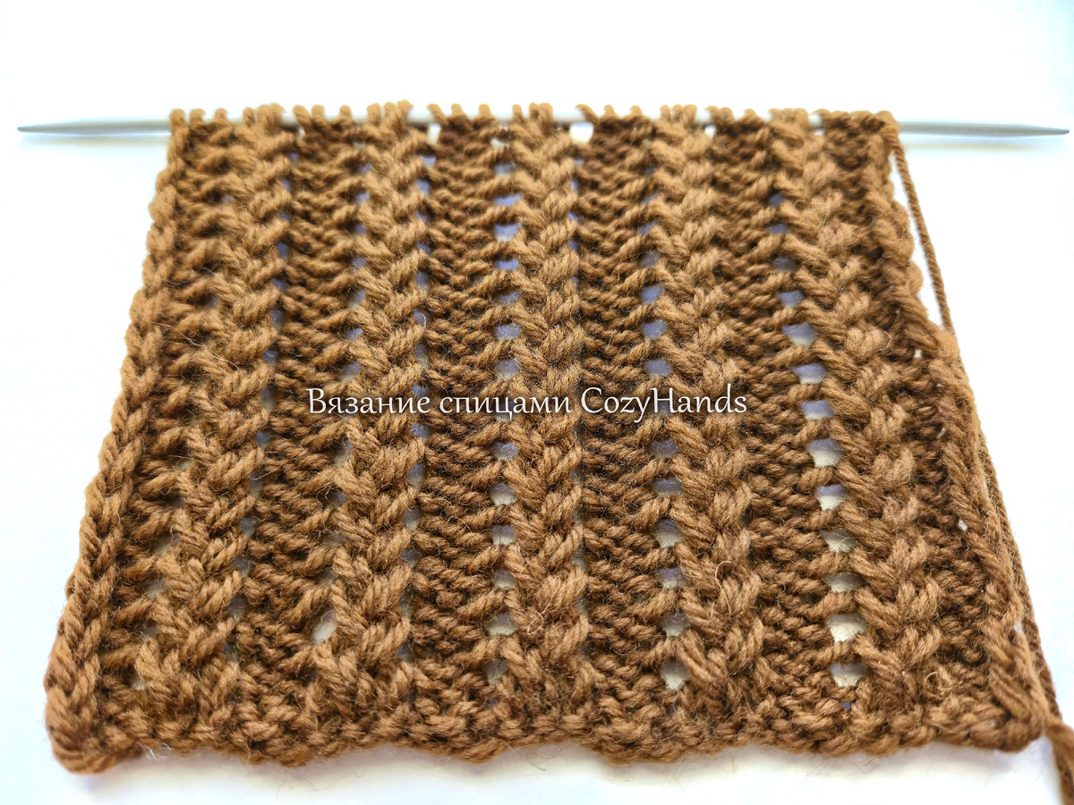 Красивый узор с вертикальными тонкими косичками и легким ажурным эффектом