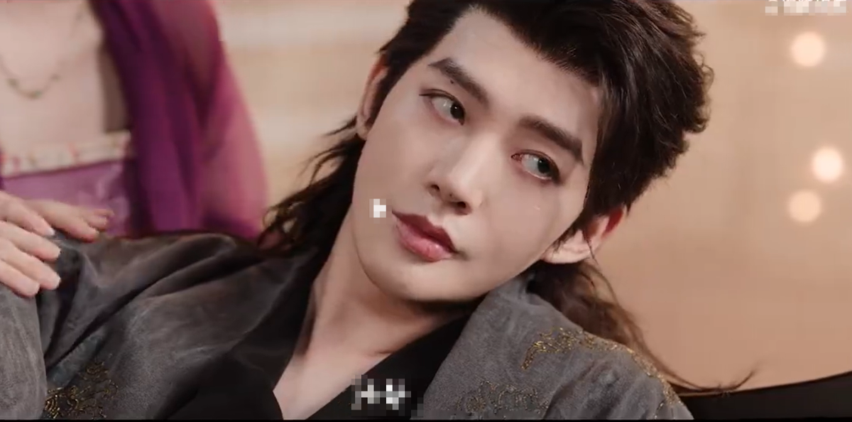 Снимок с экрана монитора. Китайский актер Дэн Вэй.