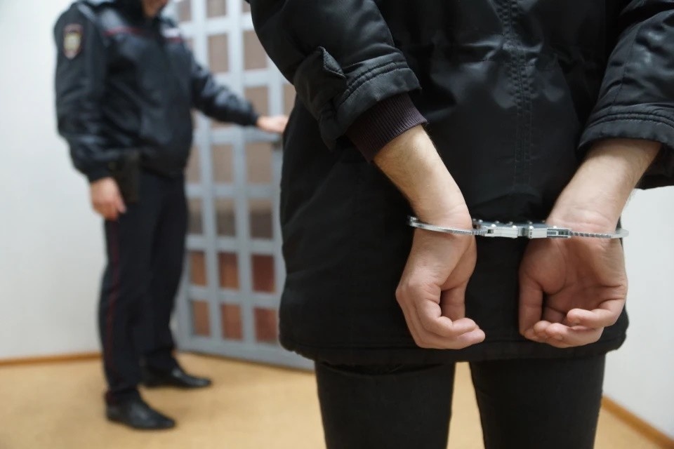    В Москве вымогатель попался при попытке облить дверь квартиры горючей жидкостью Светлана МАКОВЕЕВА