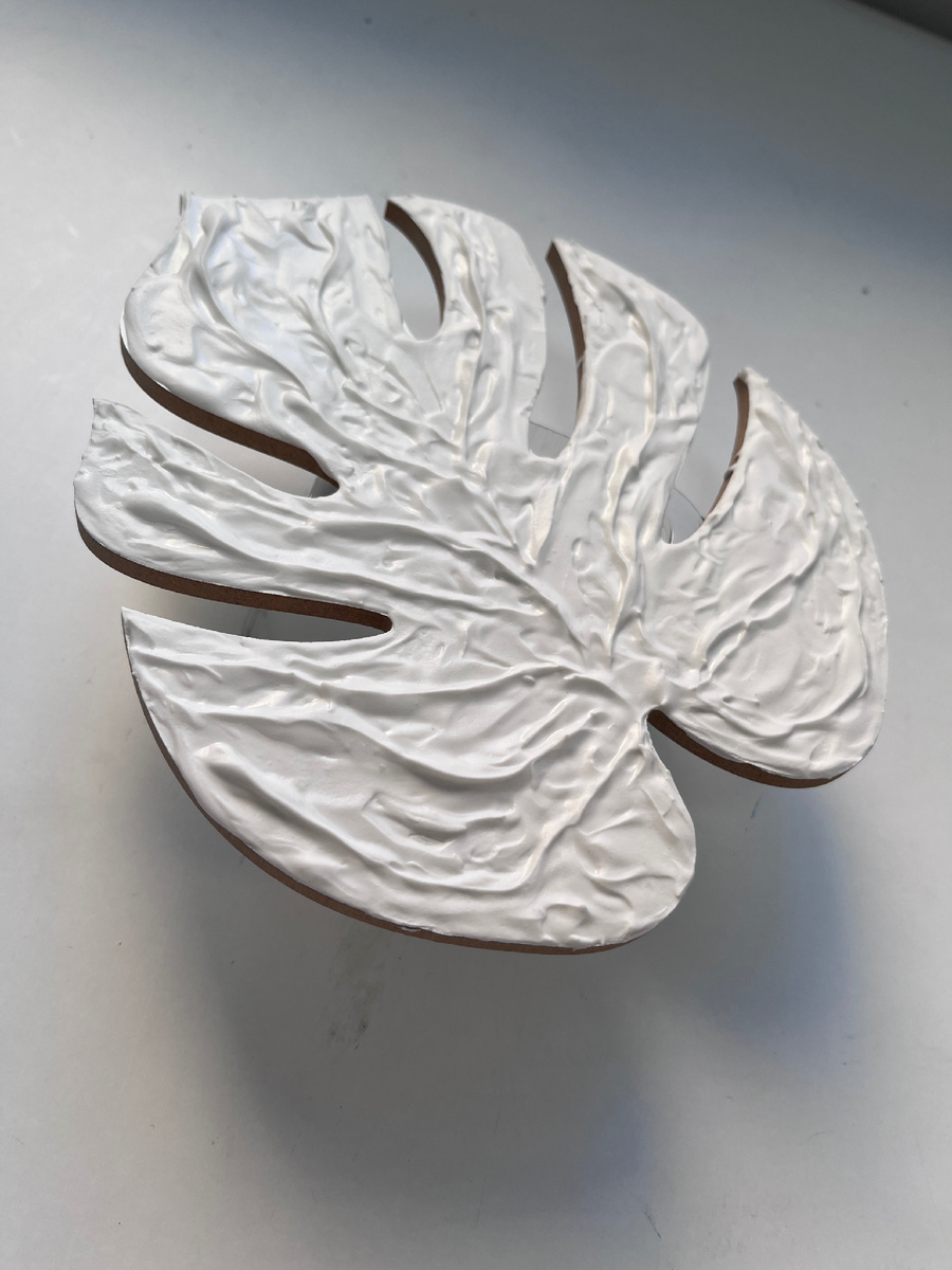 Лист монстеры из текстурной пасты