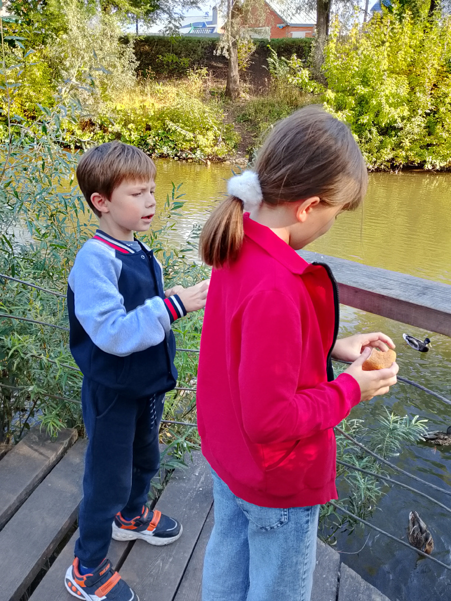 у уточек праздник хлебный