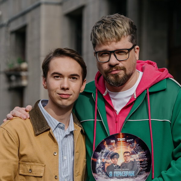     Гарик Харламов и Денис Власенко снимаются в комедийном сериале «Я призрак»