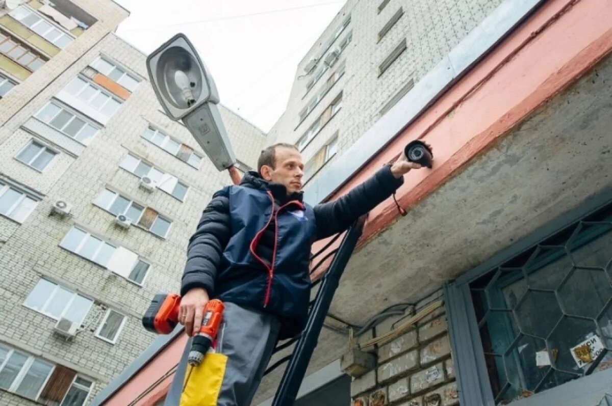    Любителя подглядывать за соседями в Волгограде суд заставил снять камеру