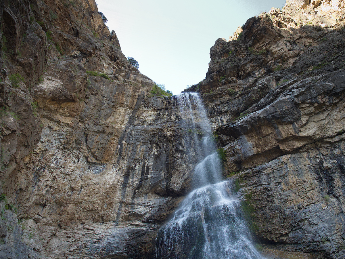 Водопад "Фата невесты" у границы Узбекистана и Кыргызстана