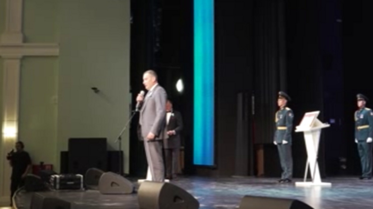    Тех, кто внес особый вклад в развитие Курска, сегодня чествовали на торжественном собрании