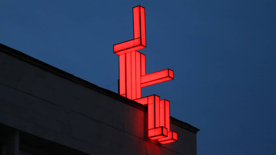 Апогеем данной кампании стало появление «Красных человечков» в правительственном квартале. Это были конструкторы из дерева и пластика высотой почти в четыре метра, они появились в Перми 14 сентября 2010 года. Их автор — художник и дизайнер Андрей Люблинский (арт-группа «Professors»).📷Фото: Максим Кимерлинг / Коммерсантъ