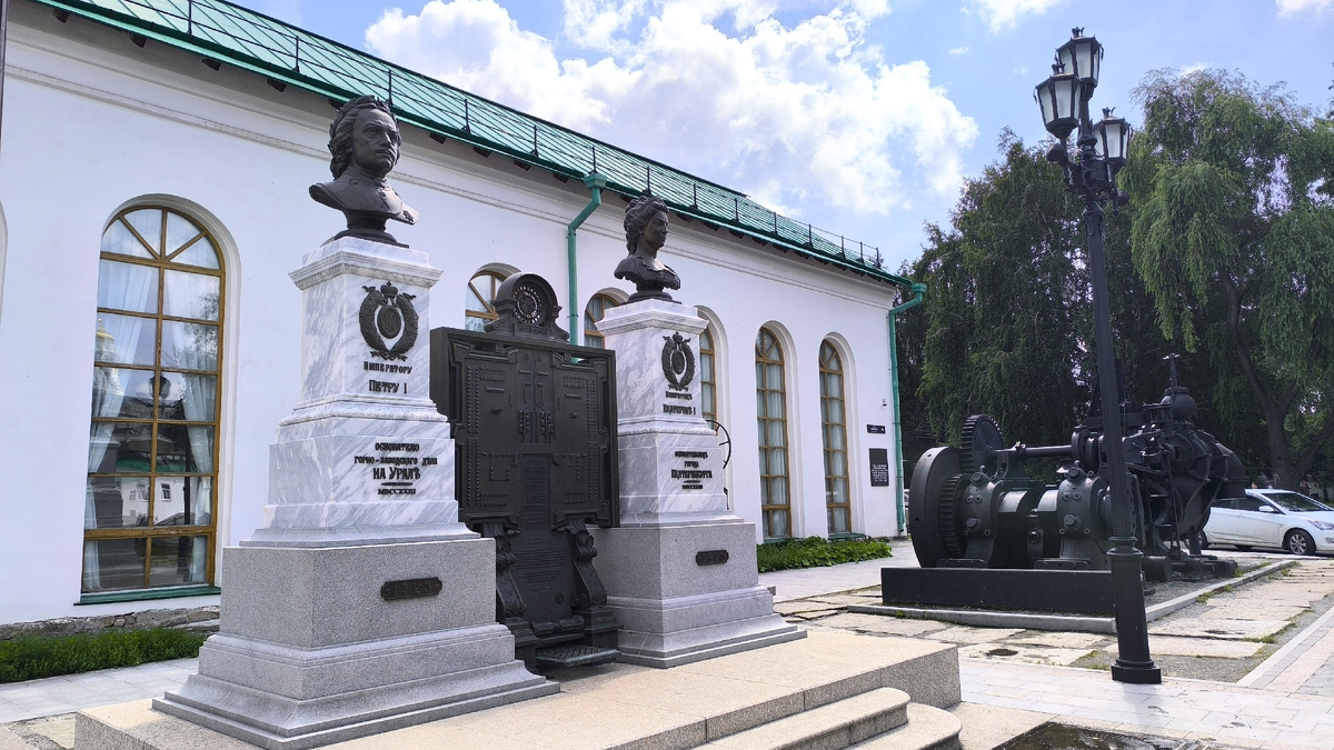 Бюсты Петру и Екатерине Первым. Фото автора