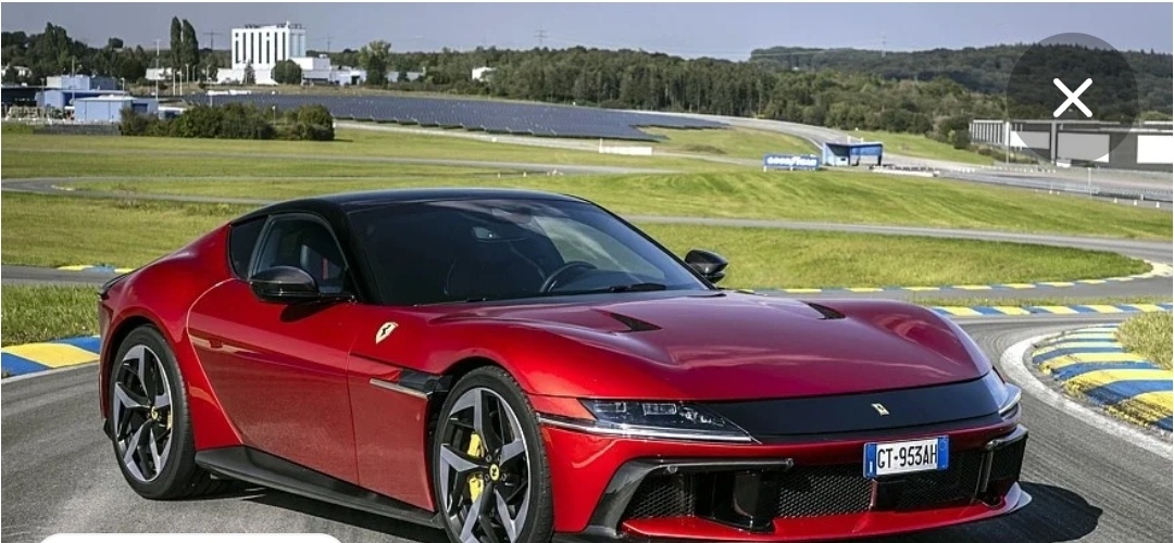 Новые модели: Миру был представлен долгожданный Ferrari 12Cilindri, пришедший на смену легендарному 812 Superfast. Автомобиль оснащён атмосферным V12 мощностью 830 л.с., что является трибьютом великой эпохи двигателей без турбонаддува. Дизайн кузова сочетает в себе ретро-мотивы и ультрасовременные аэродинамические решения.· Электрическое будущее: Компания подтвердила разработку своего первого полностью электрического Ferrari, премьера которого ожидается в 2025-2026 годах. Инженеры обещают сохранить уникальные эмоции от вождения, которые являются ДНК бренда, благодаря революционным решениям в области акустики и динамики.· Успехи в Formula 1: Команда Scuderia Ferrari демонстрирует прогресс в текущем чемпионате мира, борясь за победы. Обновления аэродинамики и работа с силовой установкой позволяют фанатам с оптимизмом смотреть на перспективы команды в борьбе за чемпионский титул.Ferrari остаётся не просто производителем автомобилей, а символом страсти, инноваций и стремления к совершенству, продолжая задавать высочайшую планку)