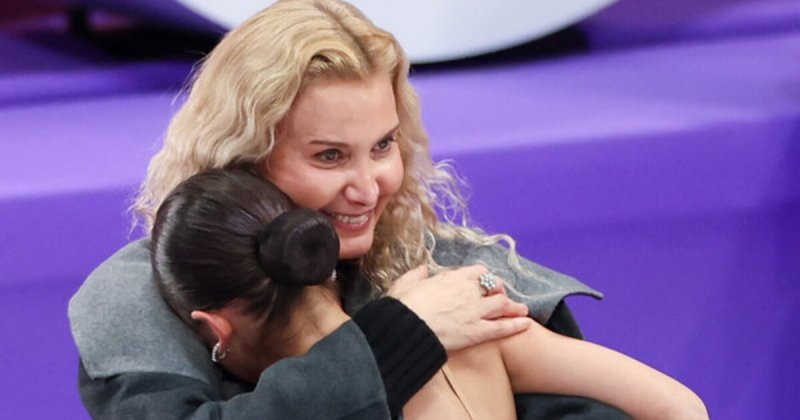     Аделия Петросян и Этери Тутберидзе. Фото: m.sport-express.ru.