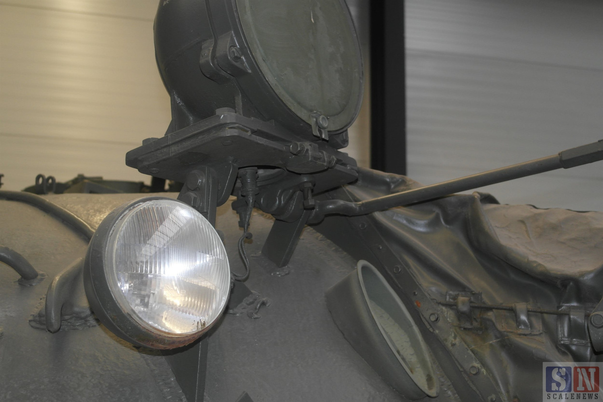 Прожектор Л-2Г на башне Т-55А