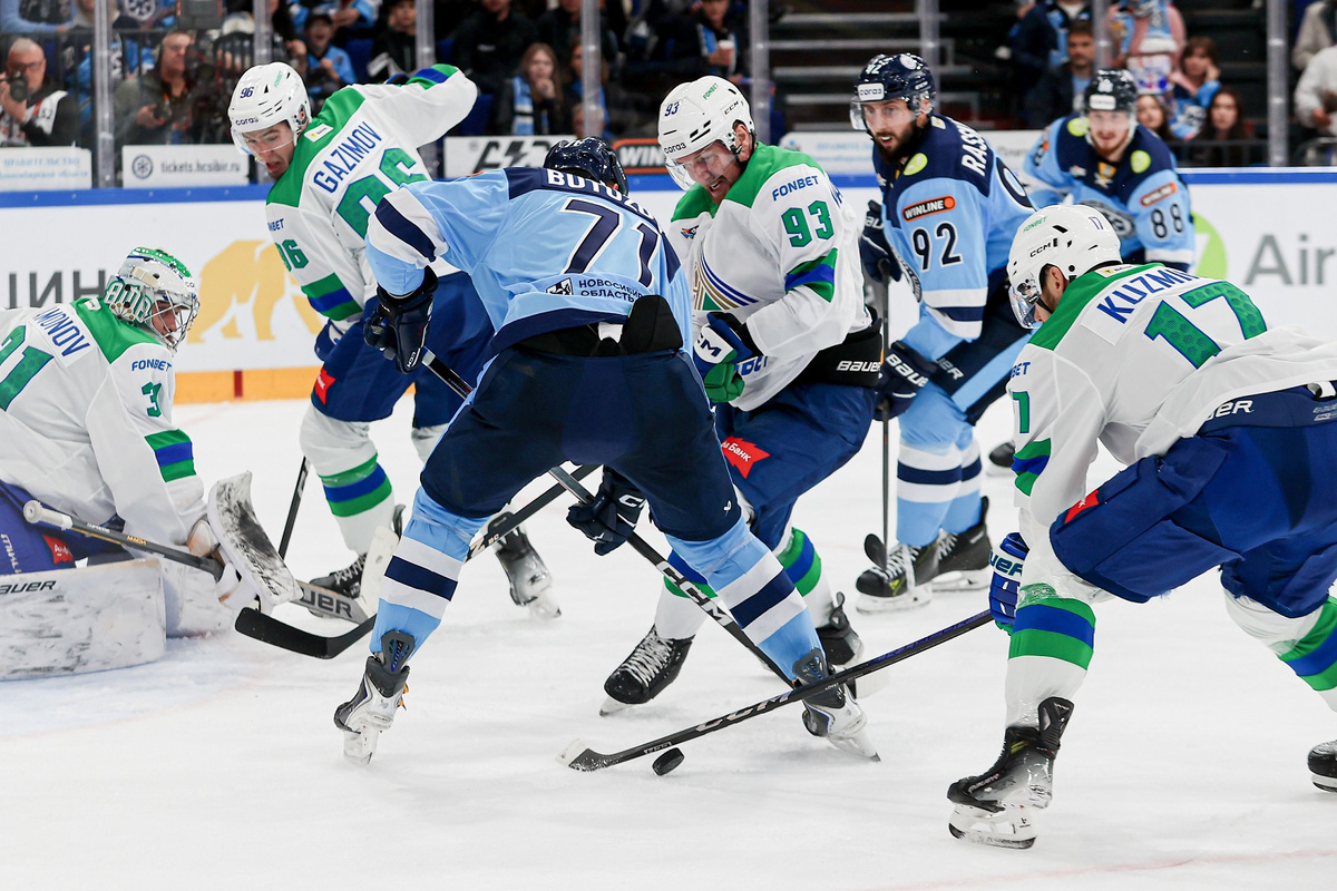 В большинстве матчей юлаевцам больше приходилось думать об обороне.Фото:пресс-служба ХК «Салават Юлаев»