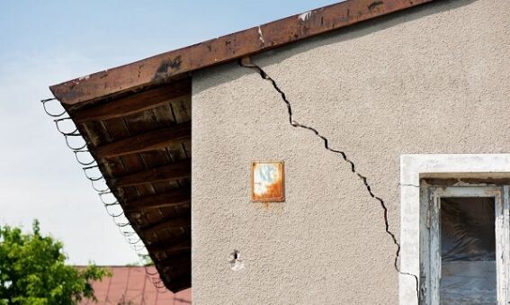 Трещина в стене