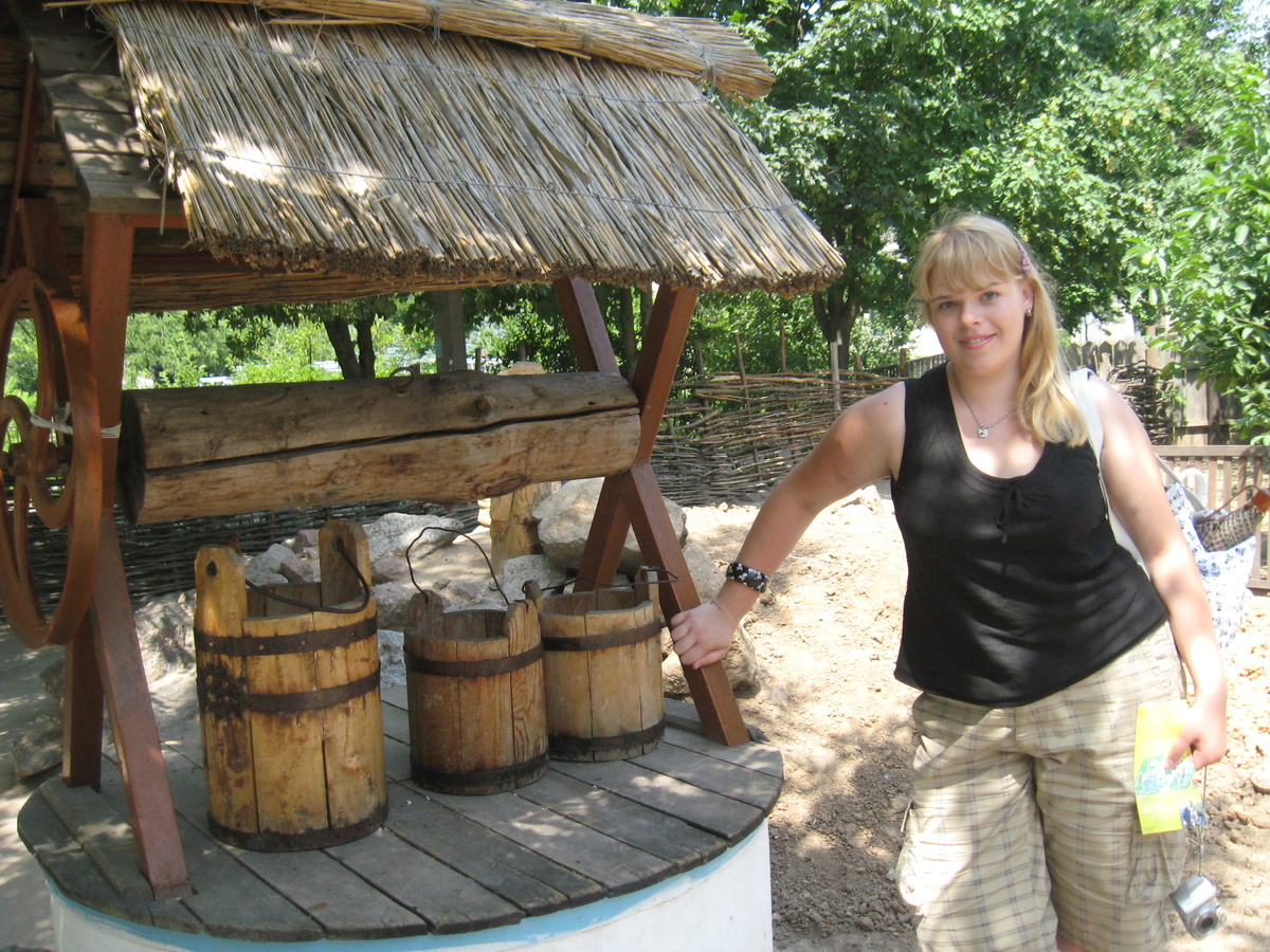 Это мы с другом поехали в зоопарк. Жаль, что он оказался не по девочкам )))