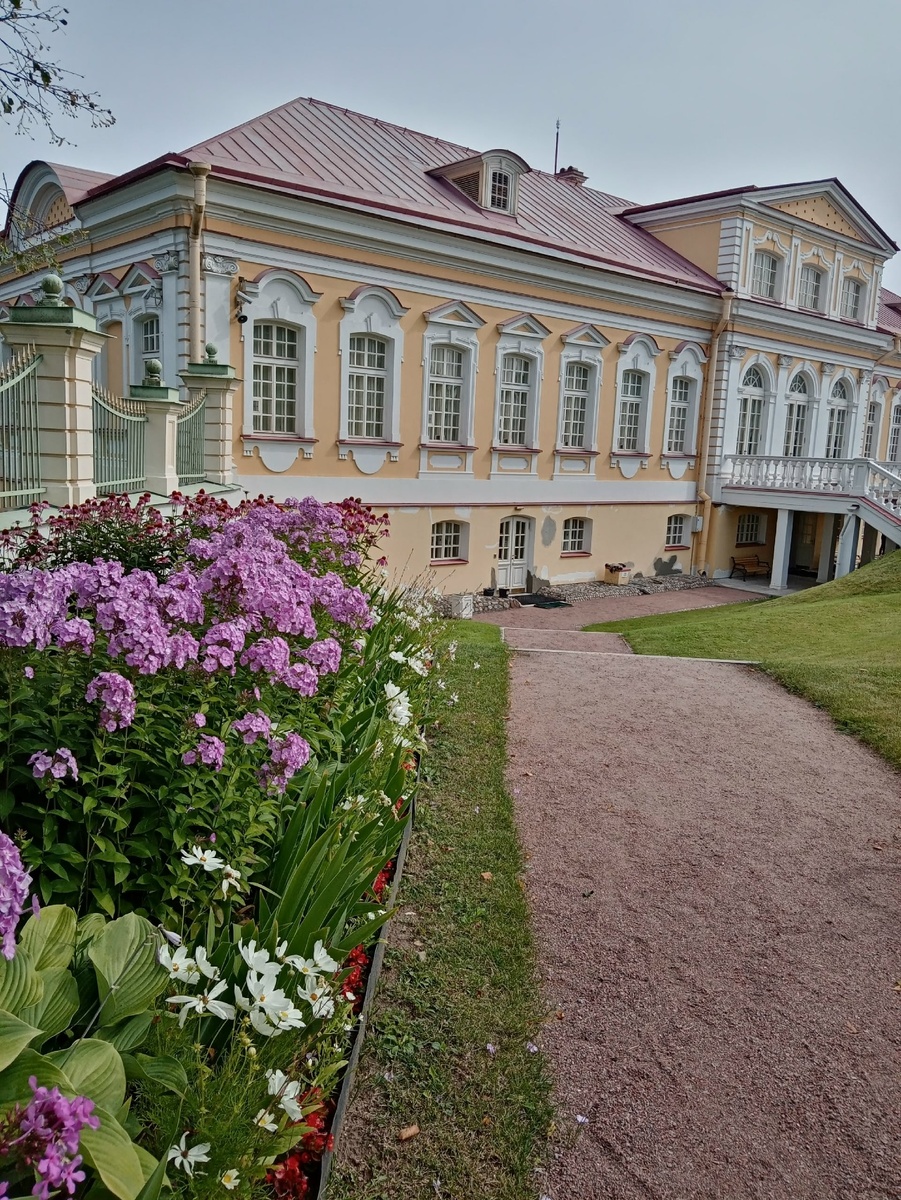 Картинный дом. Фото из личного архива. Листайте дальше